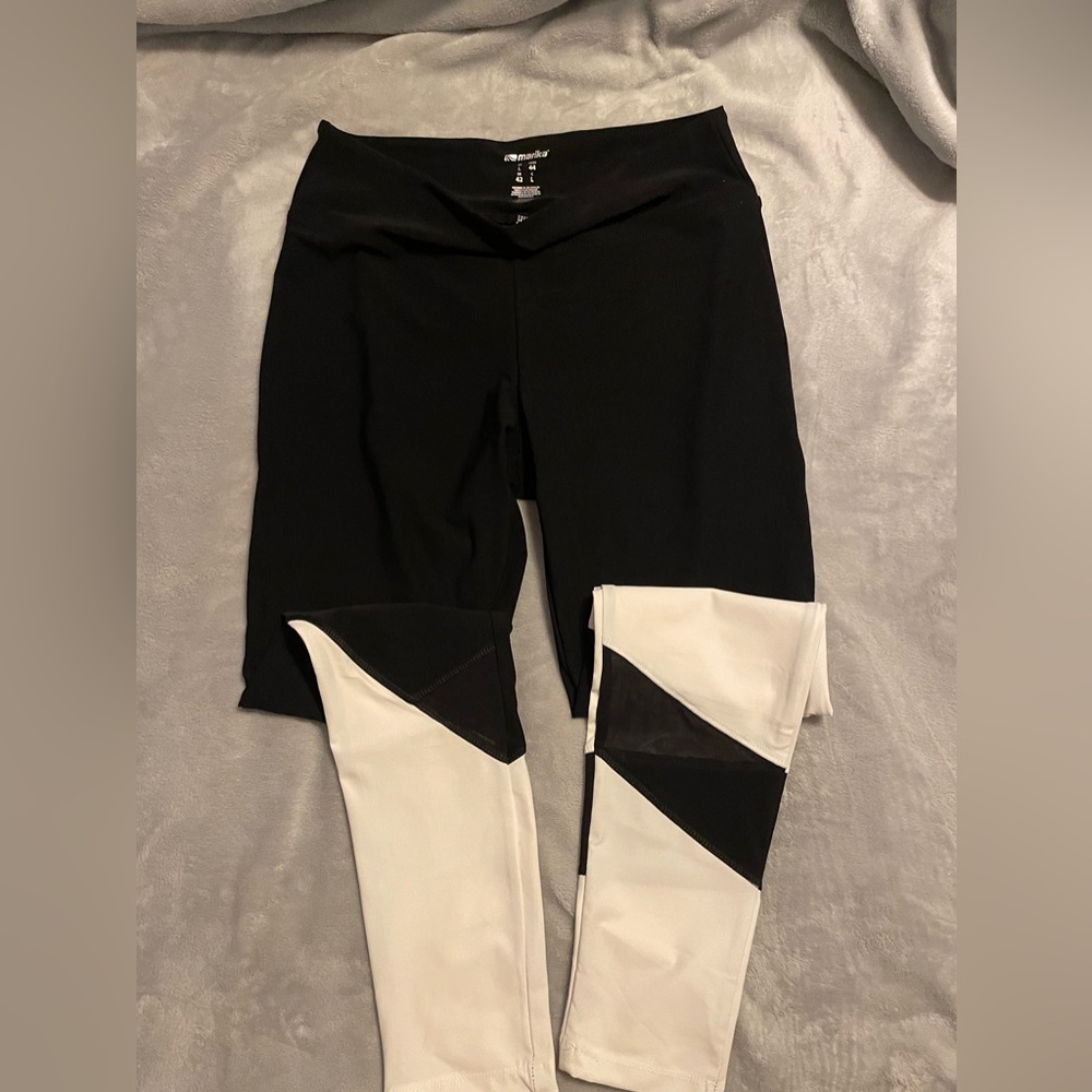5/$25 Marina black and white legging, size large runs small